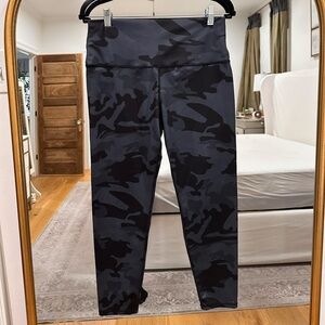 LULULEMON Black Camouflage Leggings SZ 10